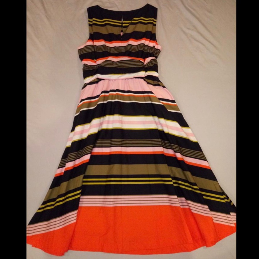 Dress - Picture 2 of 4